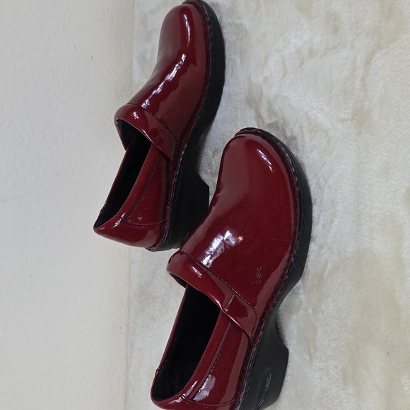 BOC Born Concepts Red Patent Clogs - Picture 4 of 10